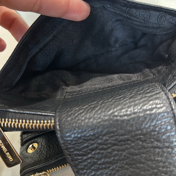 Authentic Leather Michael Kors crossbody bag. - Picture 7 of 14